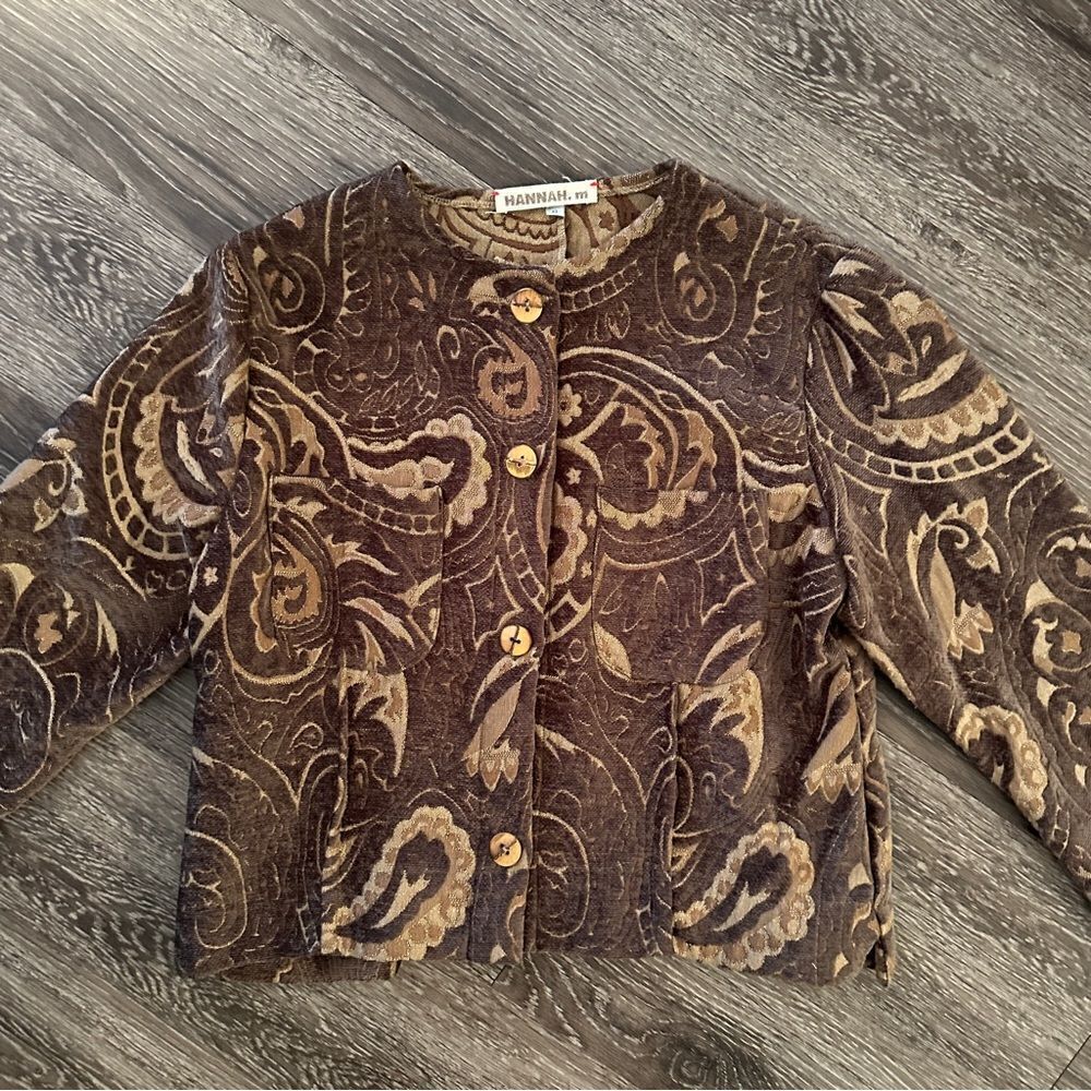 Hannah. M Jacket - Picture 2 of 10